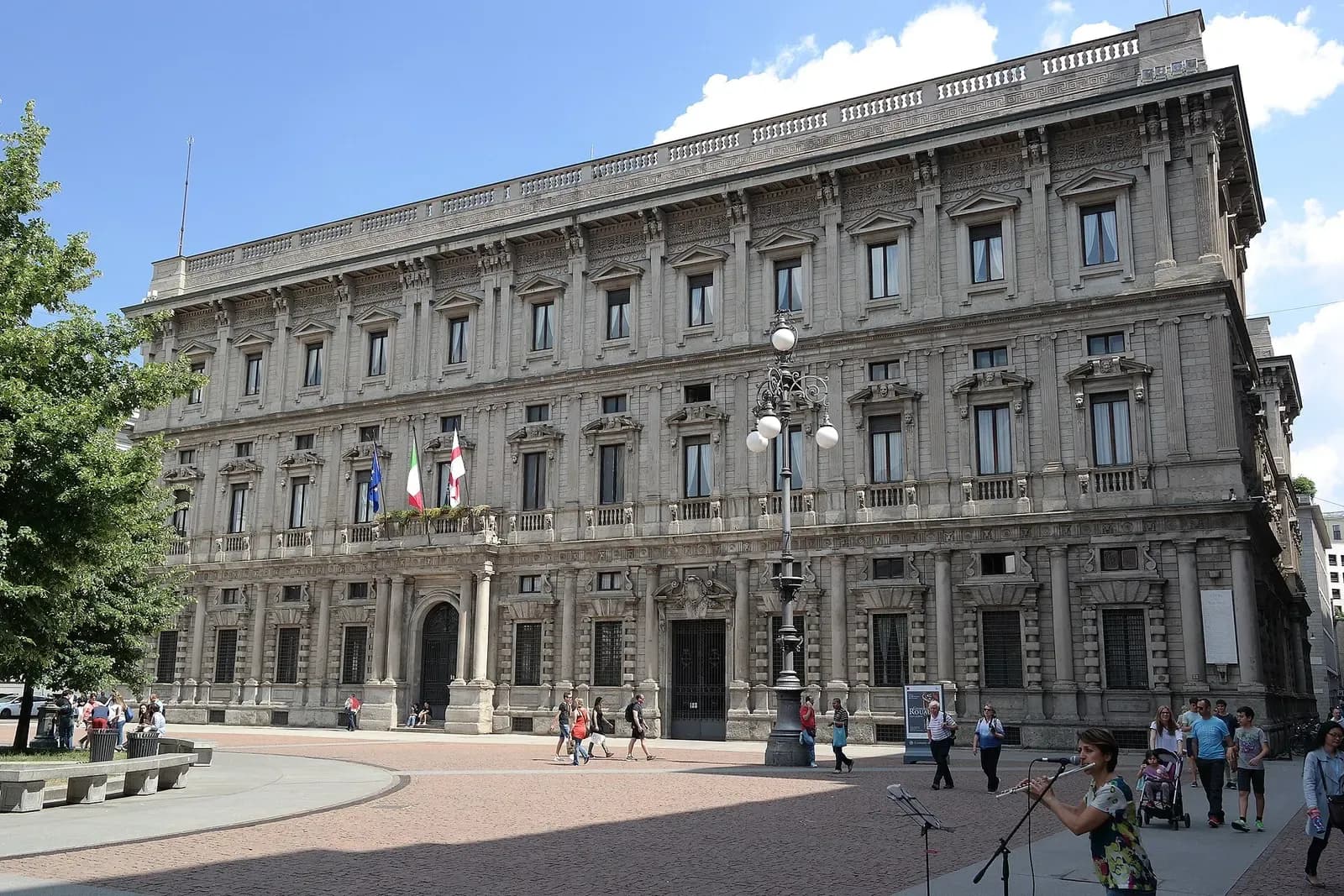 Facciata di Palazzo Marino a Milano, sede del Comune.