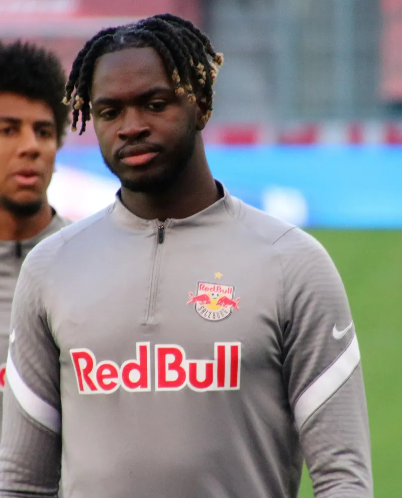 Oumar Solet con la maglia d'allenamento del Salisburgo