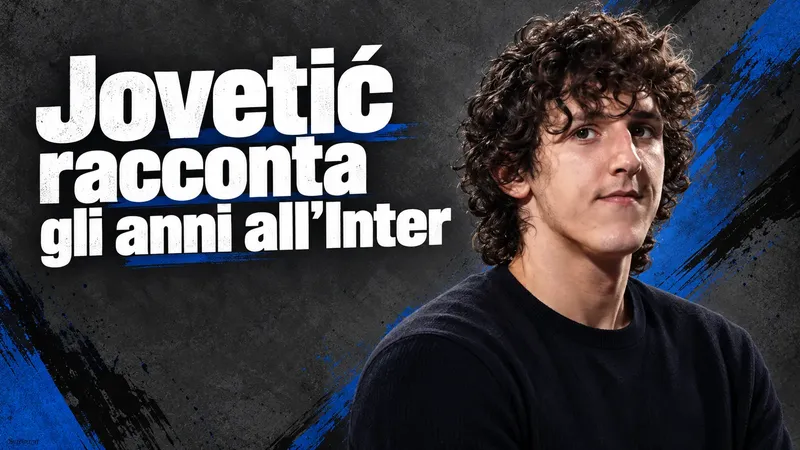 Copertina generata con IA, scritta "Jovetić racconta gli anni all’Inter": Stevan Jovetić con una pettorina sopra la maglia della Fiorentina