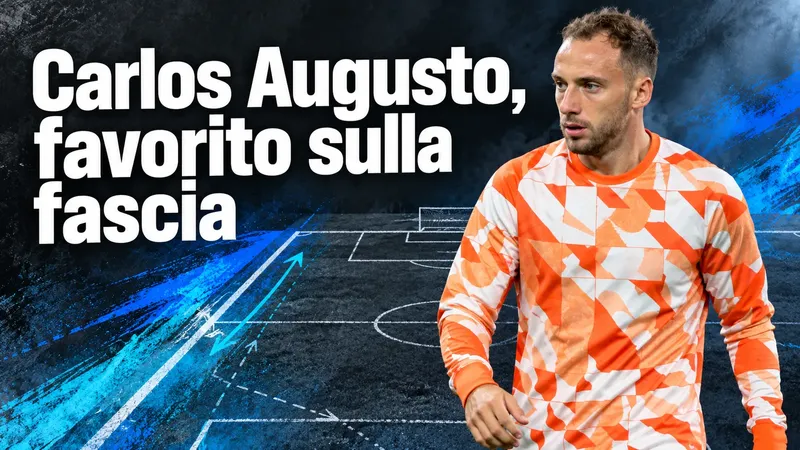 Copertina generata con IA, scritta "Carlos Augusto, favorito sulla fascia": Carlos Augusto con la maglia da riscaldamento dell’Inter