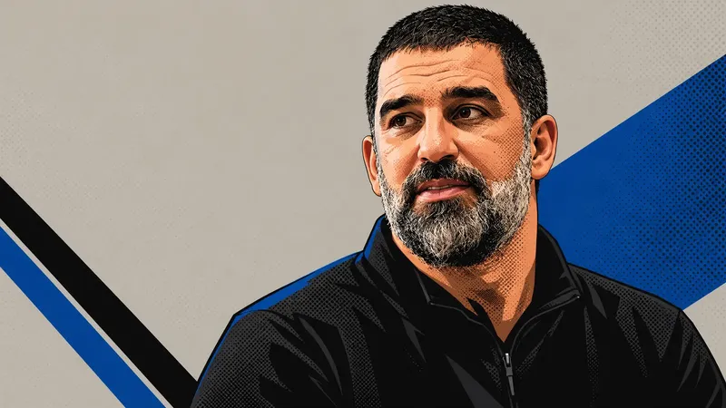 Copertina generata con IA, scritta "Turan elogia il legame Chivu-Inter": Arda Turan in conferenza stampa da allenatore dello Shakhtar Donetsk
